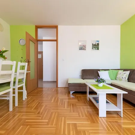 Apartament Mali